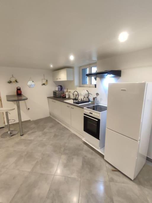 Appartement 100M2, Independant Dans Notre Maison Garennes-sur-Eure ภายนอก รูปภาพ