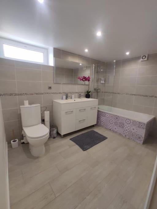 Appartement 100M2, Independant Dans Notre Maison Garennes-sur-Eure ภายนอก รูปภาพ